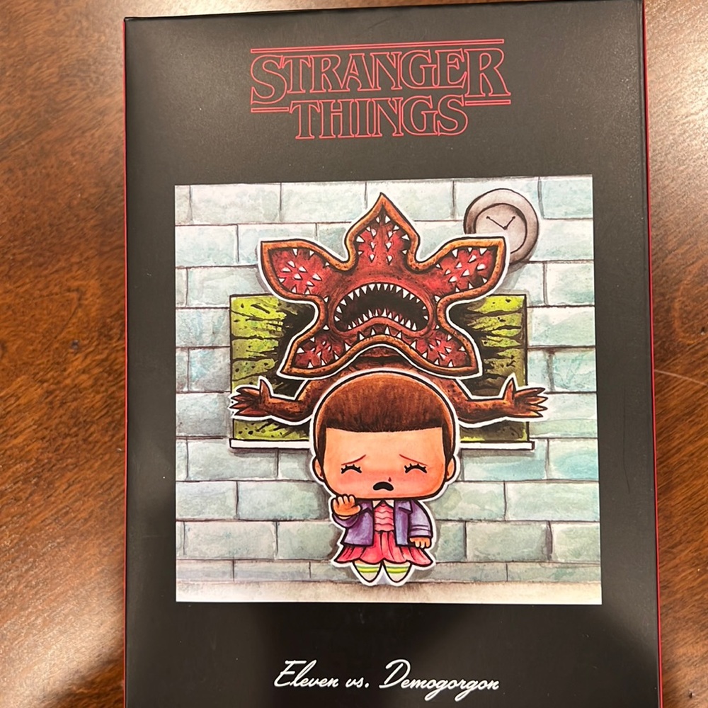 STRANGER THINGS x Loot Crate ultimate collectors piece! Artist series!New in box